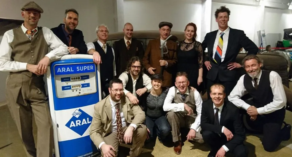 Seizoensafsluiting Muziekcafé met swingende Kalishnikovs