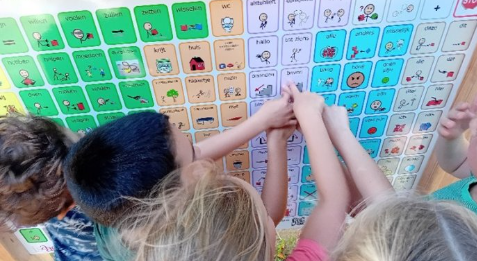 Derde pictogrammenbord voor een inclusieve speelomgeving